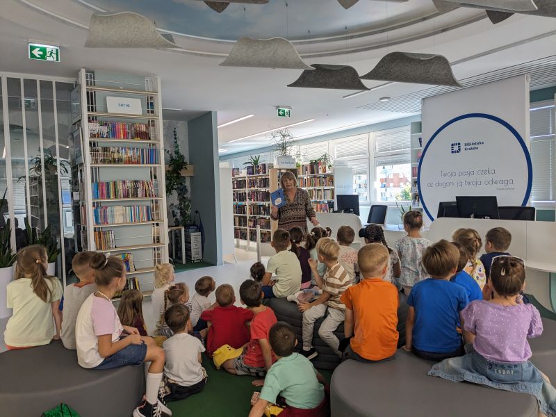 W bibliotece - zdjęcie 1
